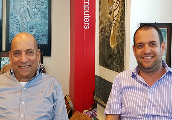 באו לבקר במאורת הנמר: מימין - יוחאי אנגלסמן, מנמ
